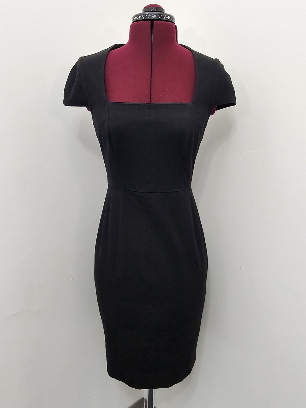 Banana Republic Black Square-Neck Sheath Dress XS 2 Knee Length Stretch Pencil